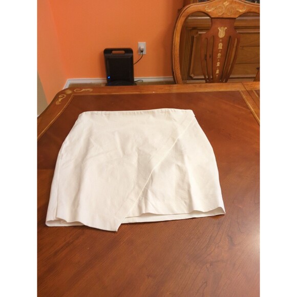 Banana Republic Cream Mini Skirt - Picture 1 of 9